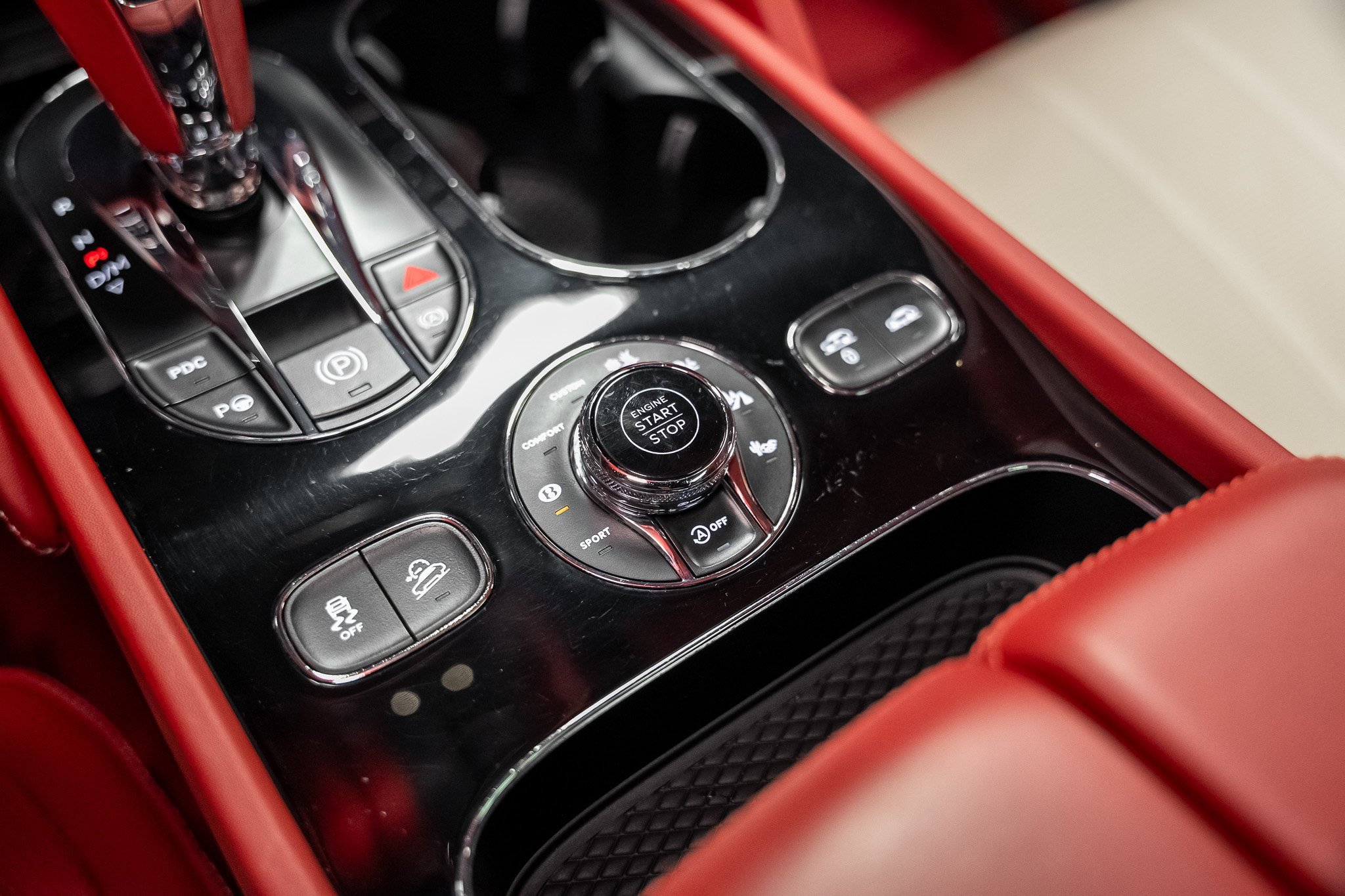 Used 2022 Bentley Bentayga image 44