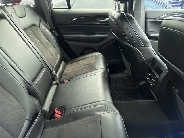Used 2023 Jeep Grand Cherokee Altitude AWD/4WD image 9