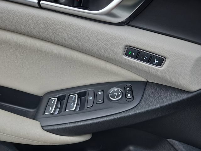 Used 2020 Honda Accord Touring image 18