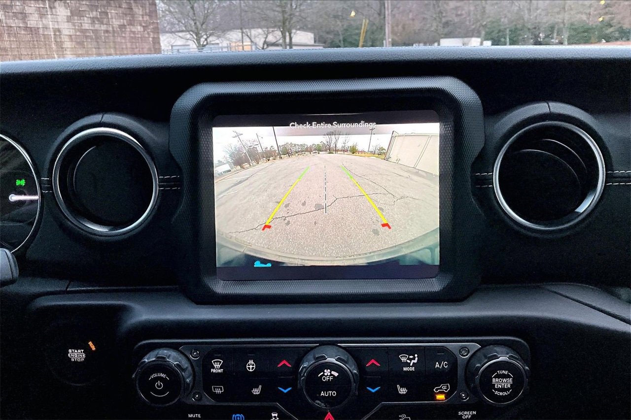 Used 2023 Jeep Wrangler Unlimited Sahara w/ Cold Weather Group image 14