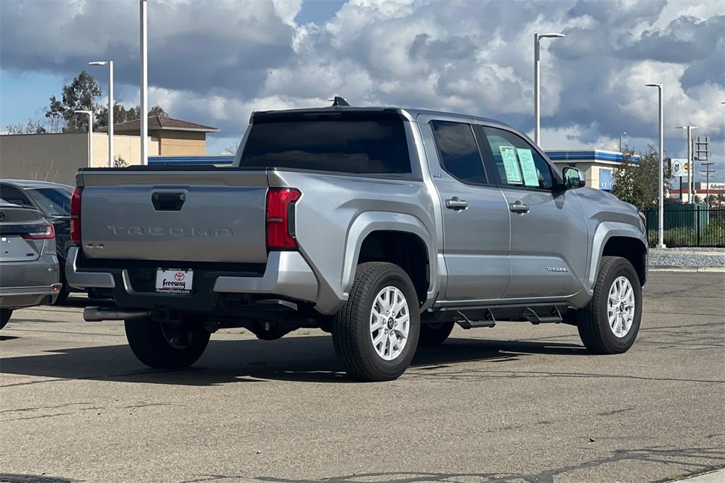 Used 2025 Toyota Tacoma SR5 image 5