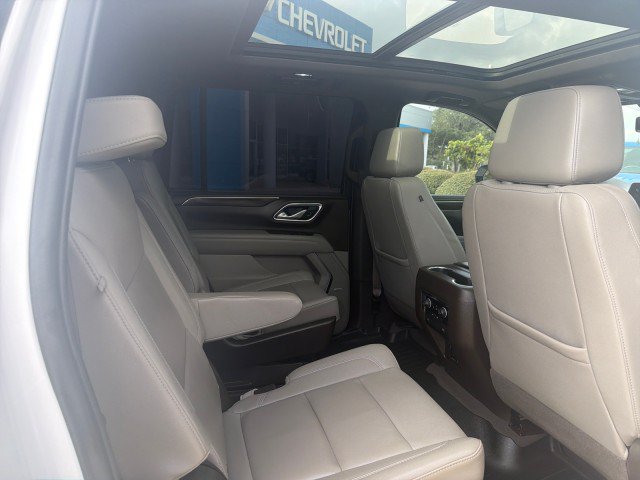Used 2023 Chevrolet Suburban LT RWD image 17