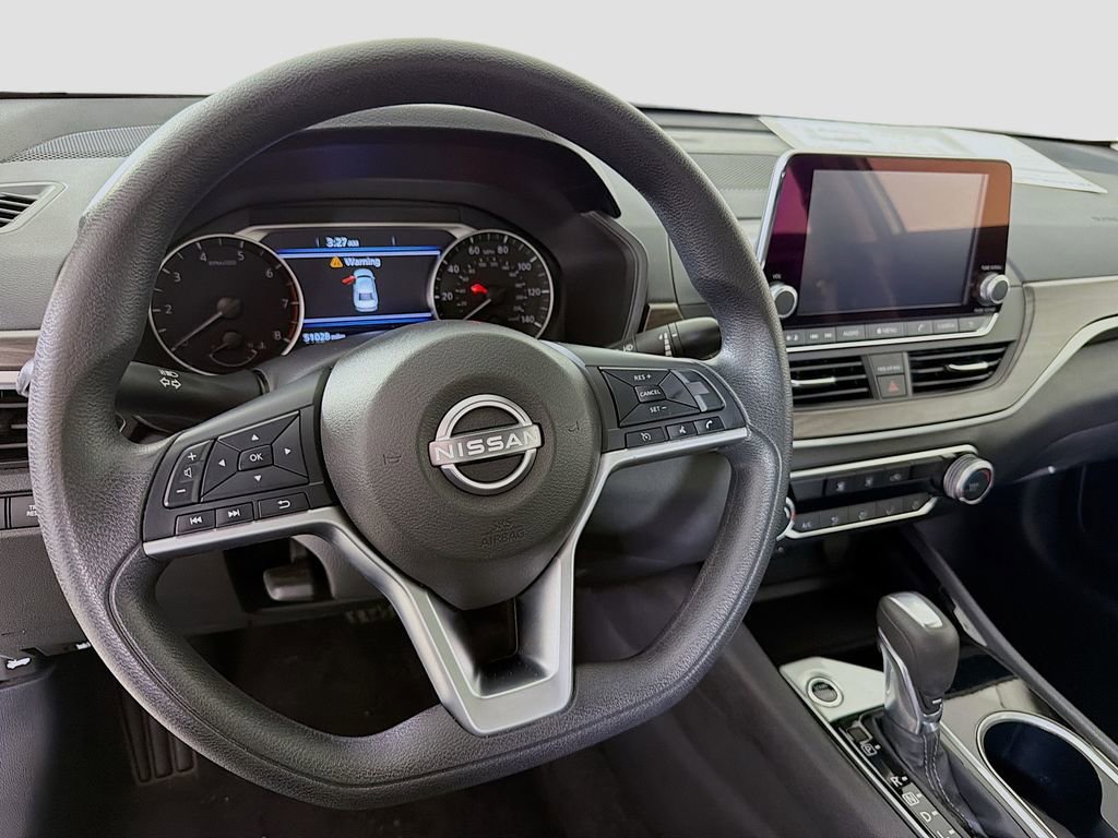 Used 2024 Nissan Altima 2.5 SV FWD image 14