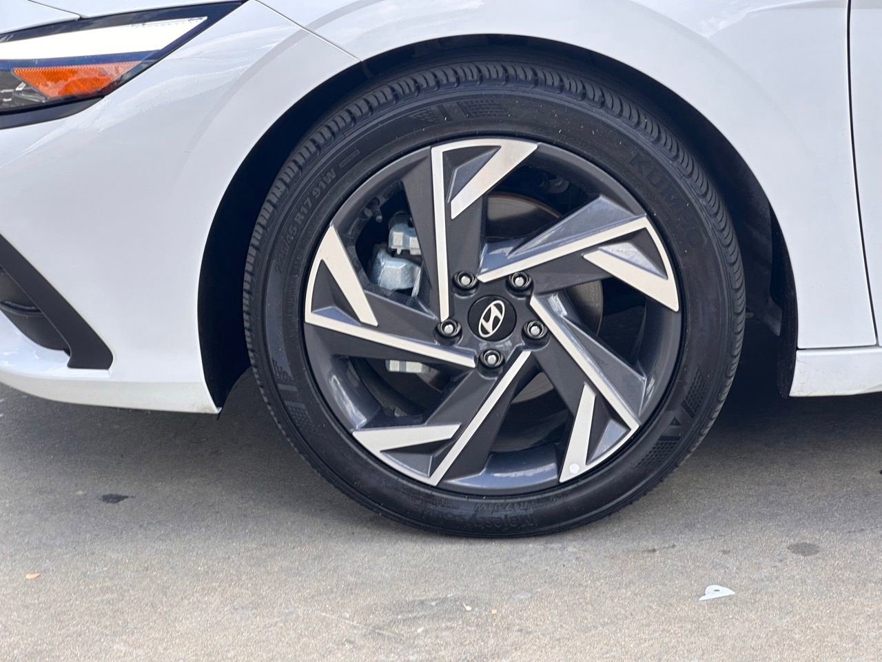 Certified 2025 Hyundai Elantra Sport w/ Cargo Package image 6