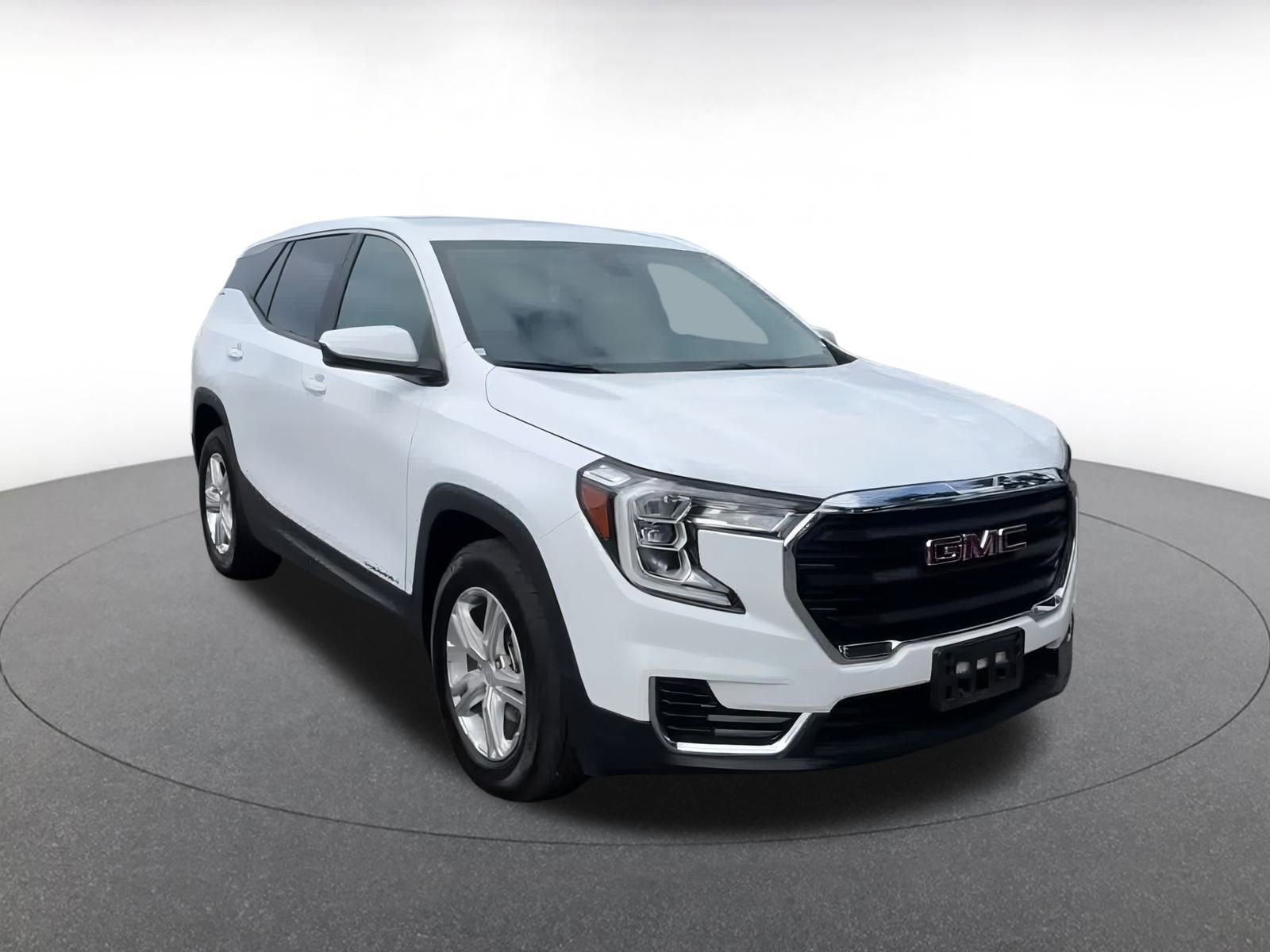 Used 2024 GMC Terrain SLE image 3