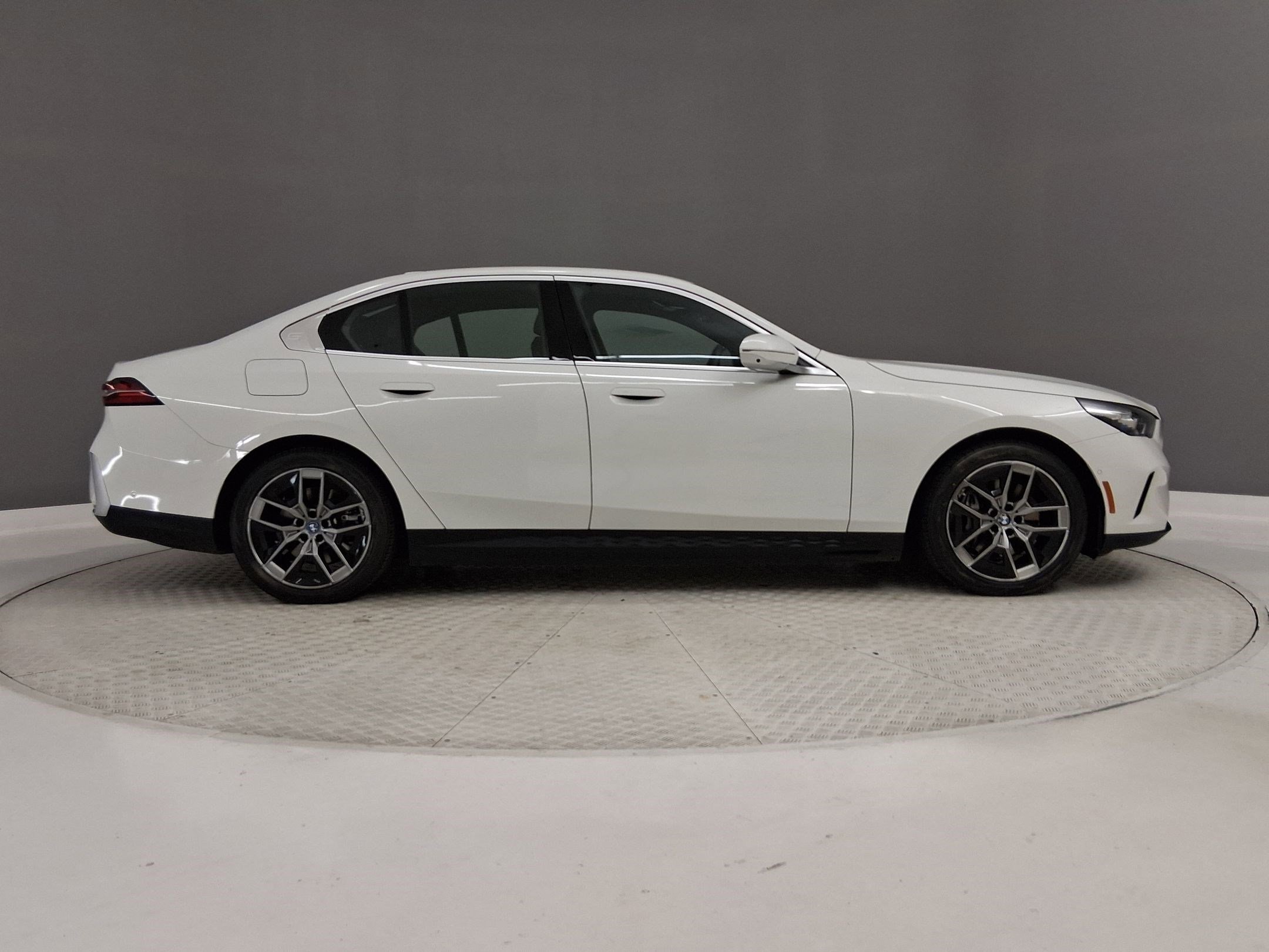 Certified 2024 BMW i5 eDrive40i RWD image 6