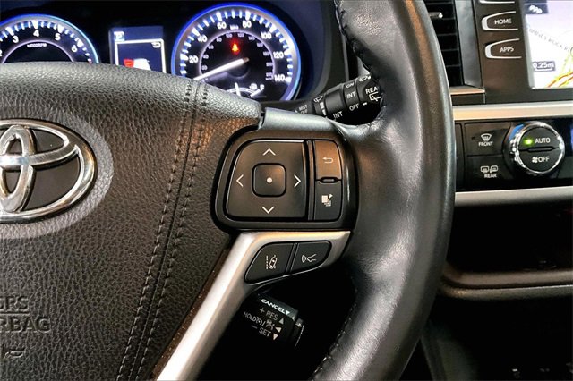 Used 2019 Toyota Highlander XLE image 12
