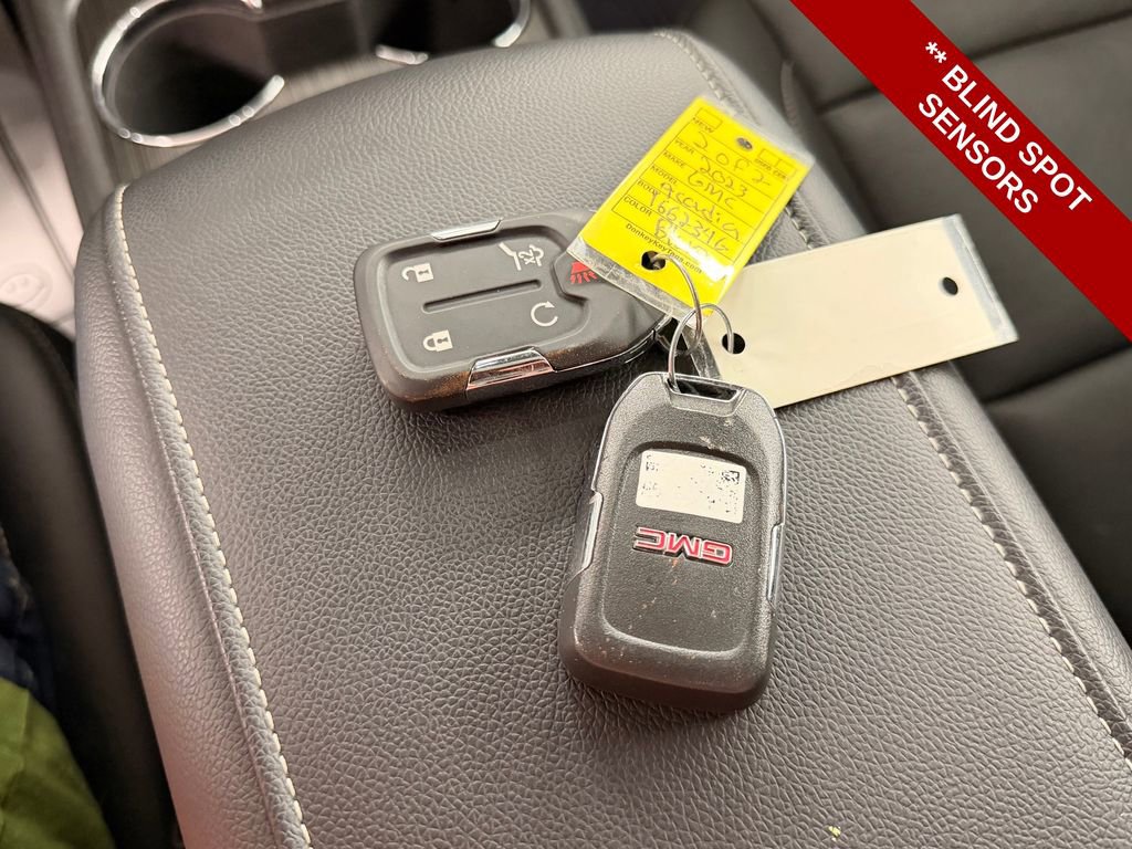 Used 2023 GMC Acadia SLT w/ Technology Package image 31