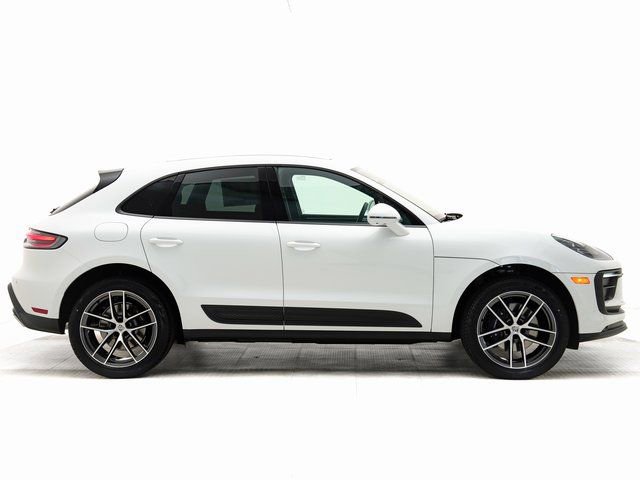 Certified 2025 Porsche Macan image 31