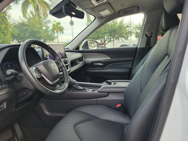 Used 2025 Toyota Grand Highlander AWD image 11