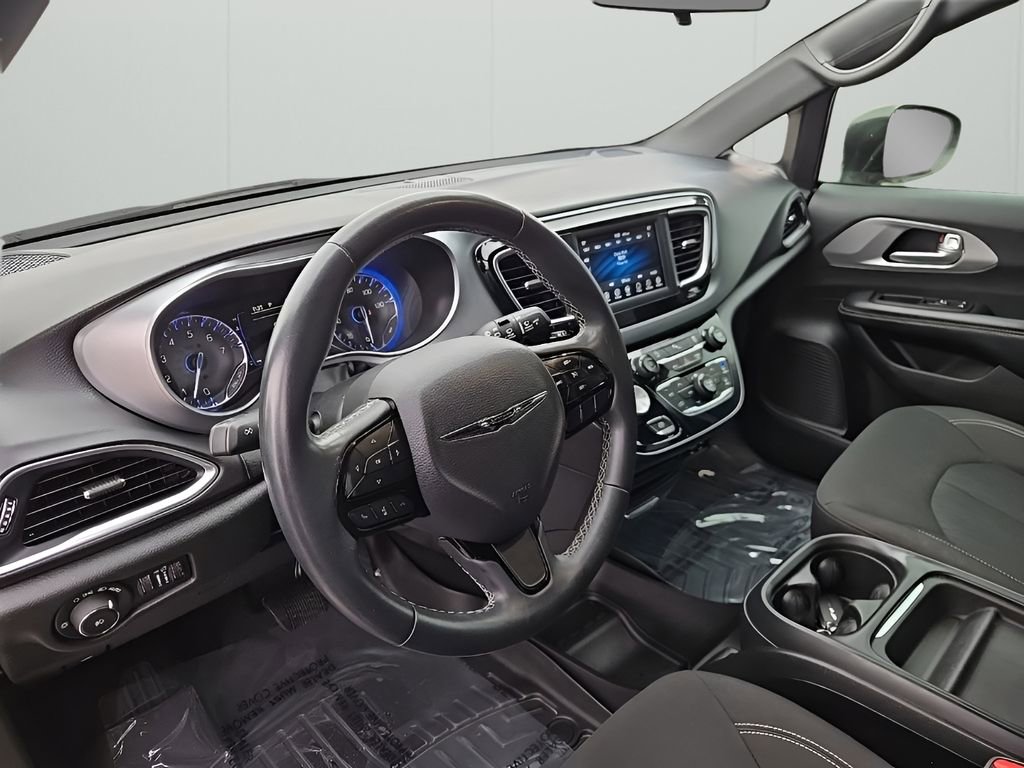 Used 2018 Chrysler Pacifica Touring Plus w/ S Appearance Package image 11