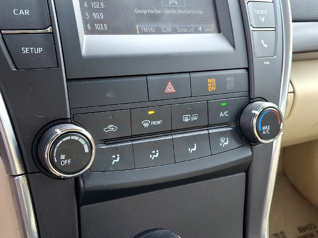 Used 2015 Toyota Camry LE FWD image 17