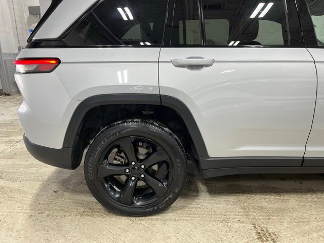 Used 2023 Jeep Grand Cherokee Altitude image 10