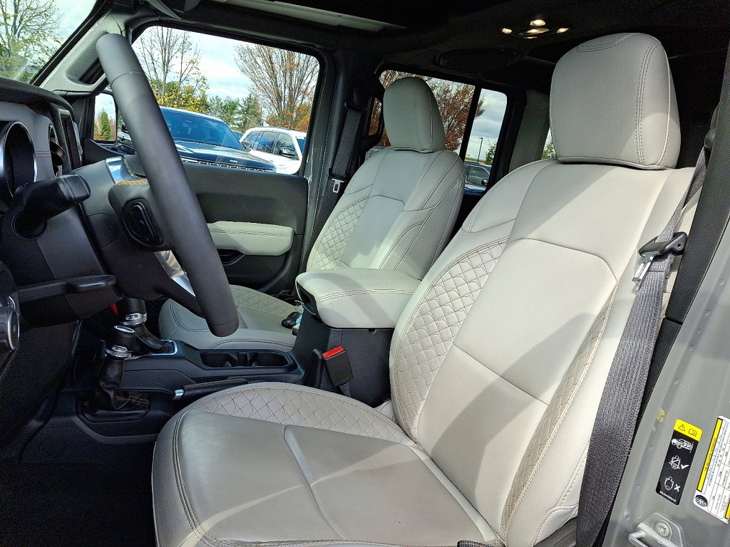 Used 2023 Jeep Wrangler Unlimited Sahara image 24