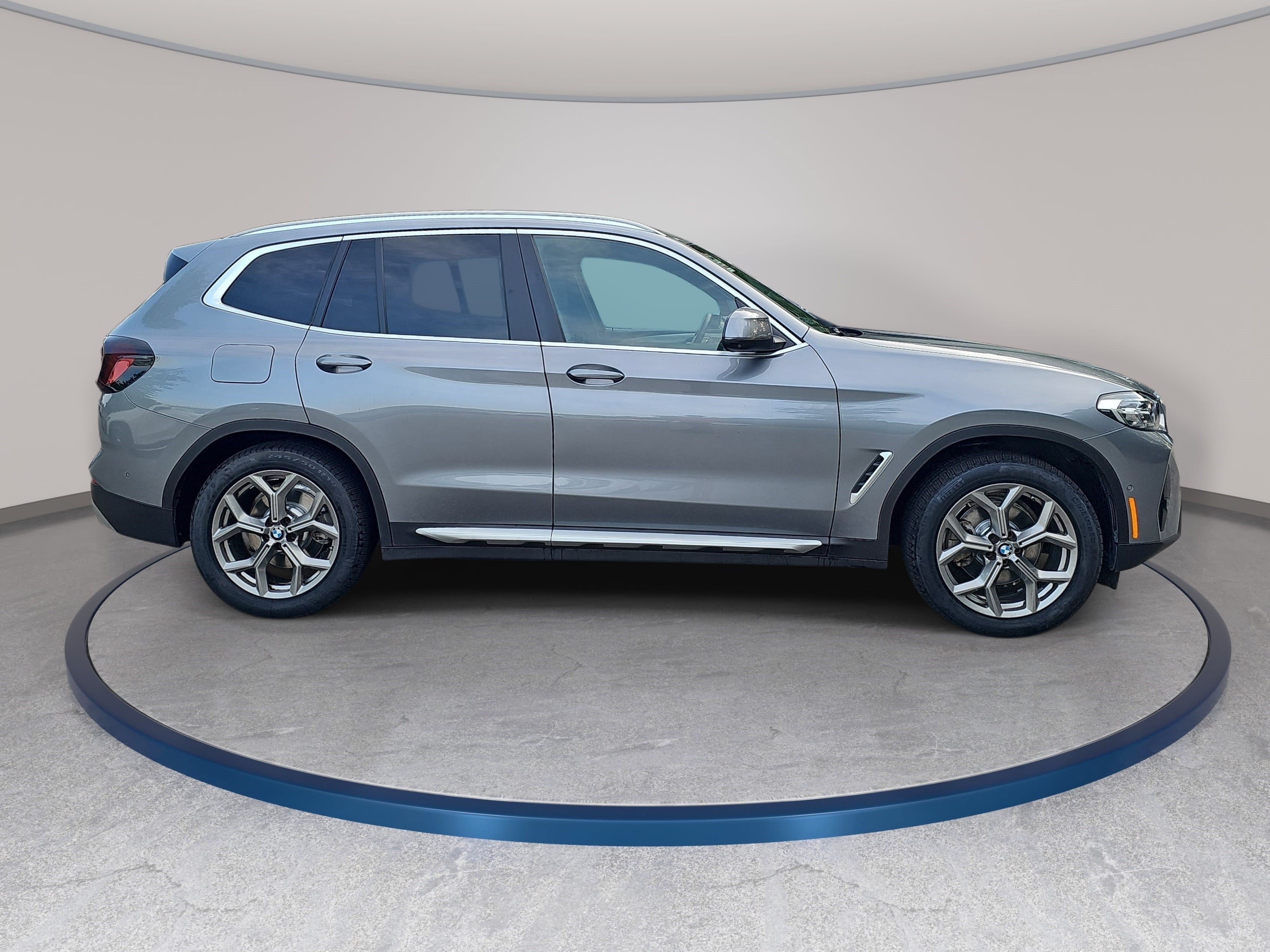 Used 2024 BMW X3 xDrive30i w/ Premium Package AWD/4WD image 4