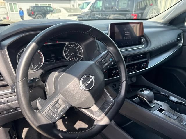 Used 2025 Nissan Rogue SV FWD image 11