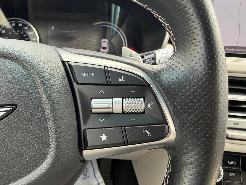 Used 2025 Genesis G70 2.5T AWD/4WD image 12