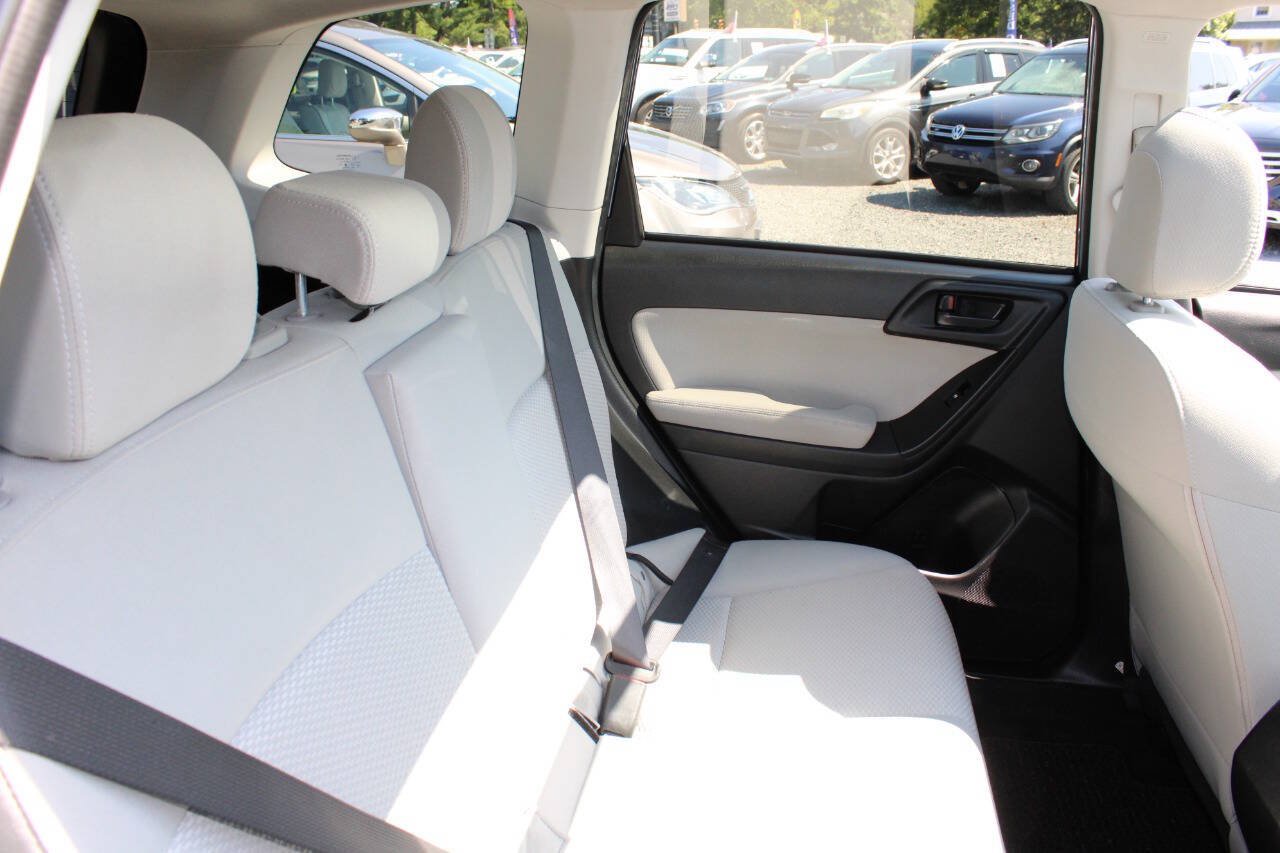 Used 2014 Subaru Forester 2.5i Premium AWD/4WD image 19