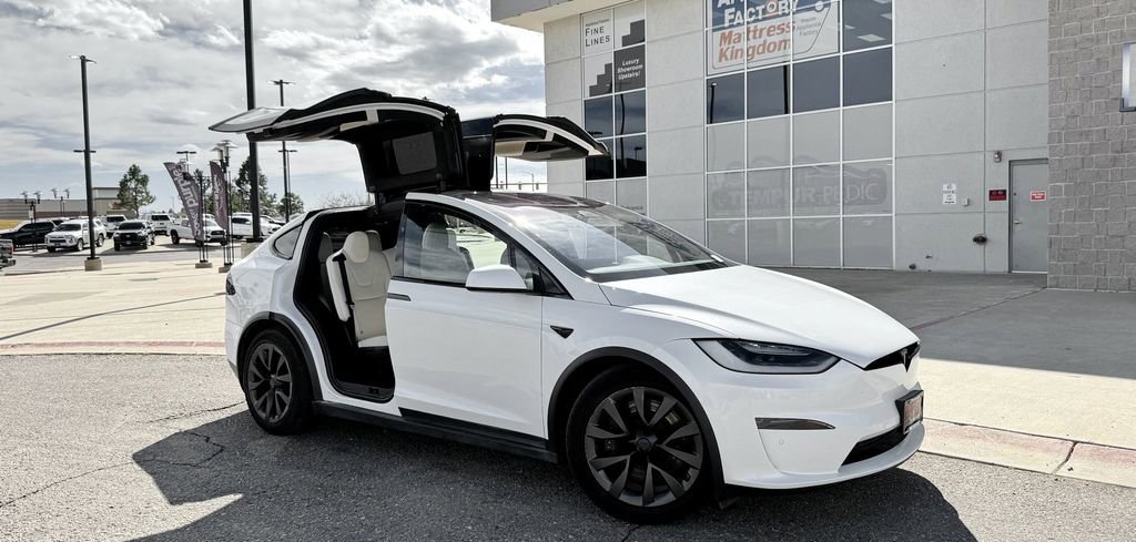 Used 2022 Tesla Model X Base image 3