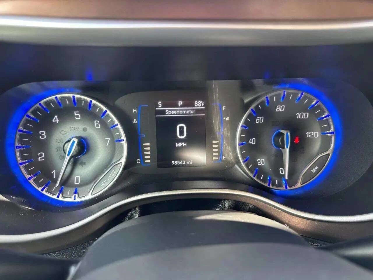 Used 2018 Chrysler Pacifica Touring-L image 25