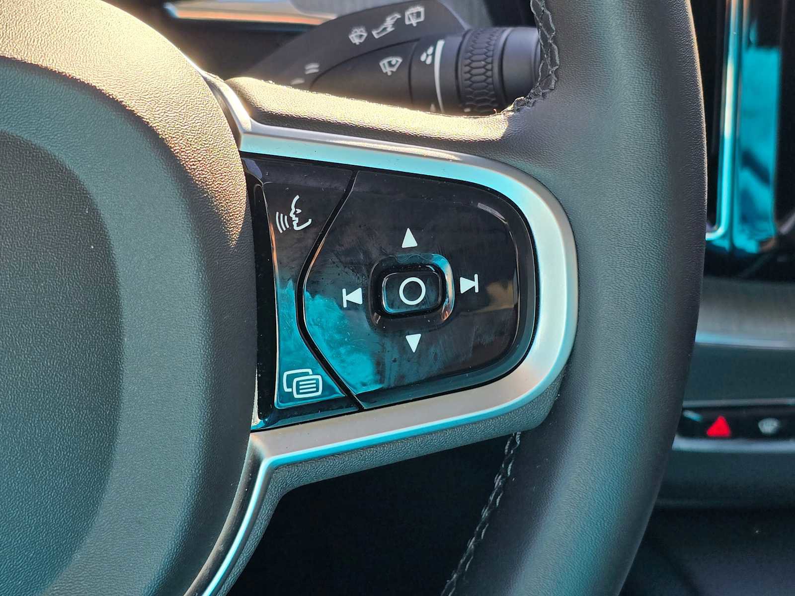 Certified 2025 Volvo XC60 B5 Plus image 30