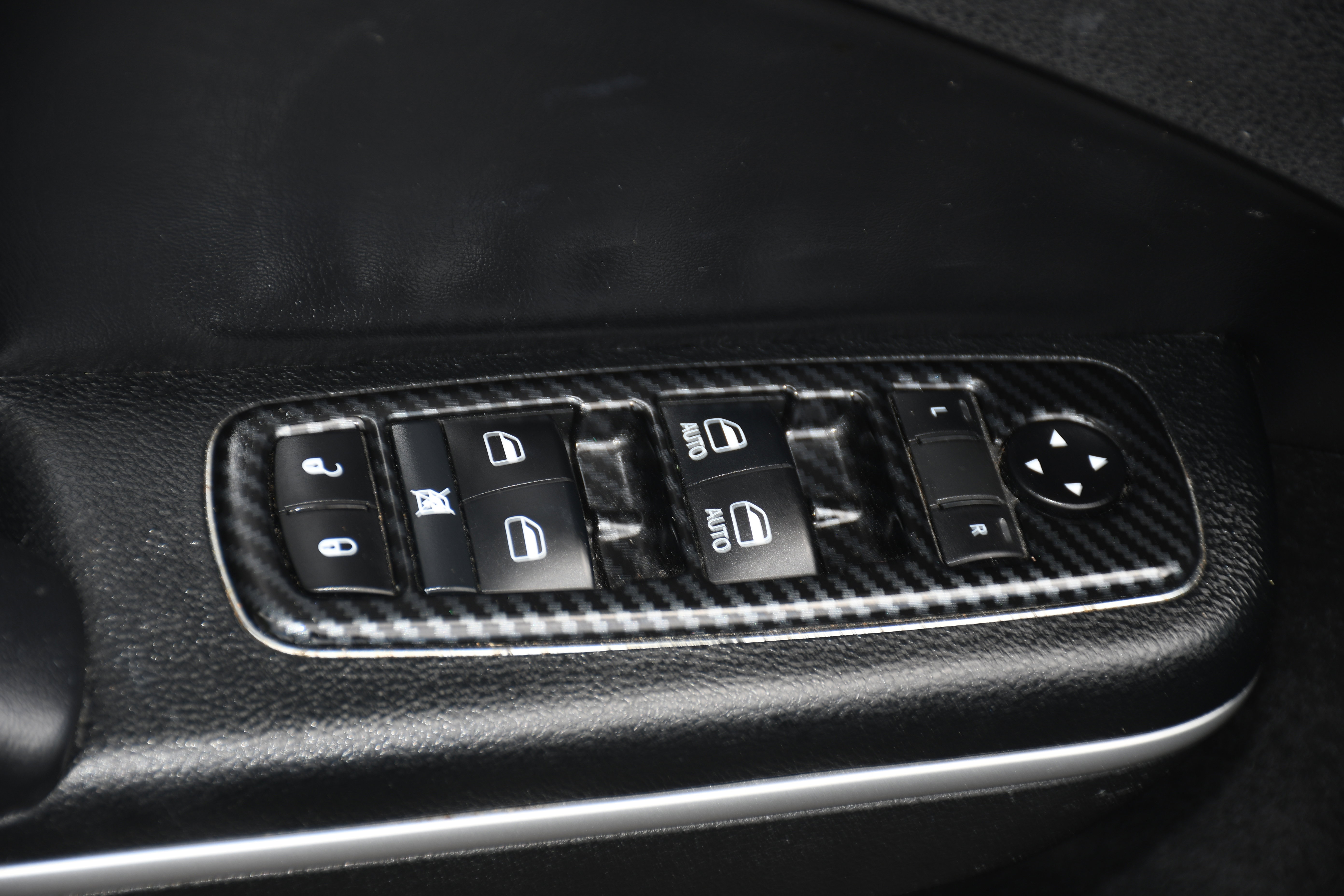 Used 2020 Dodge Charger SXT w/ Leather Interior Group image 11