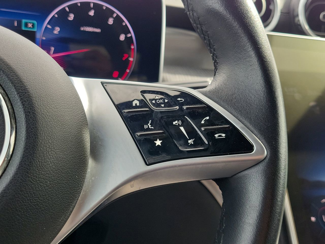 Certified 2024 Mercedes-Benz GLC 300 image 31