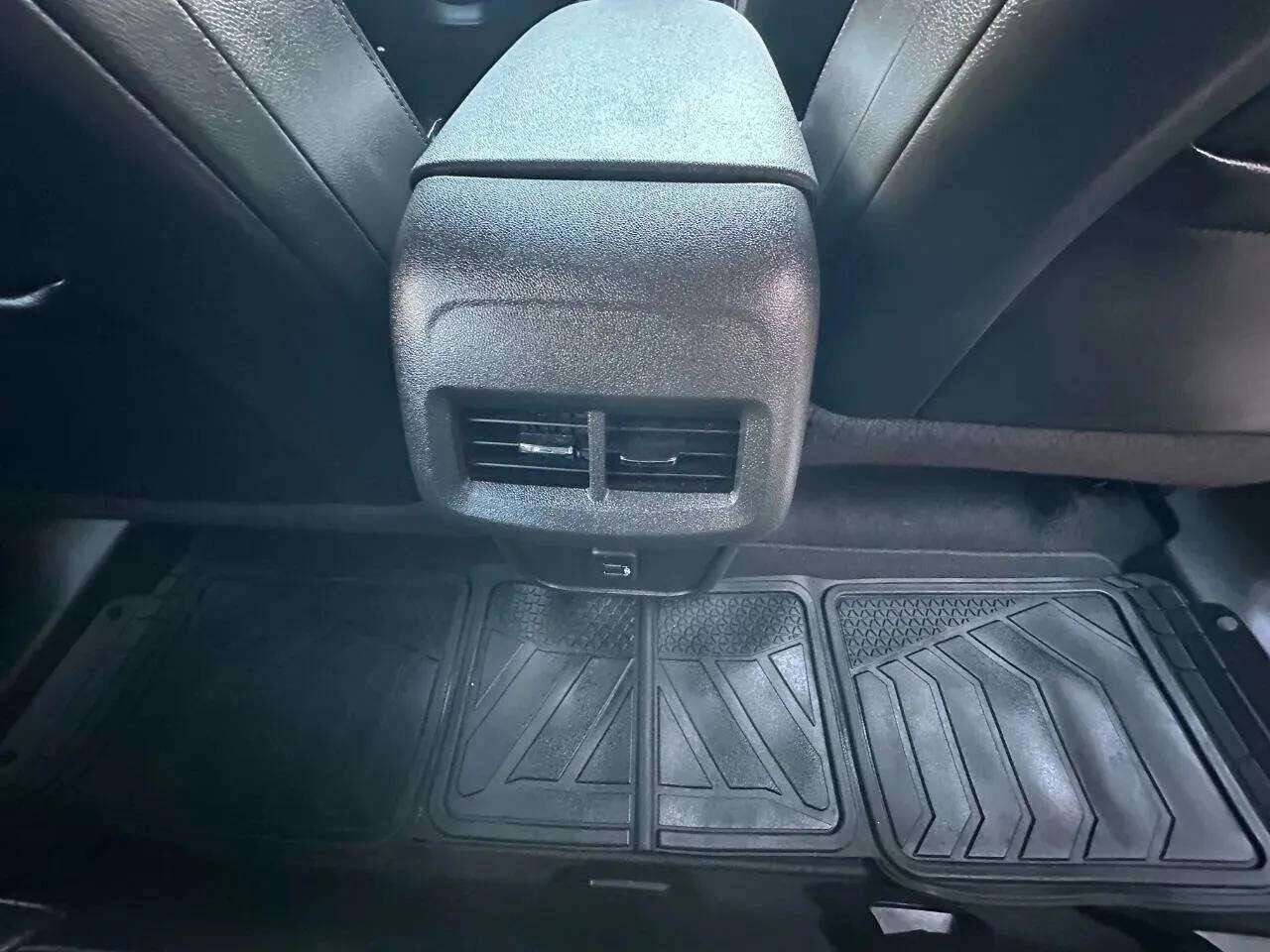 Used 2021 Chevrolet Equinox LT image 18