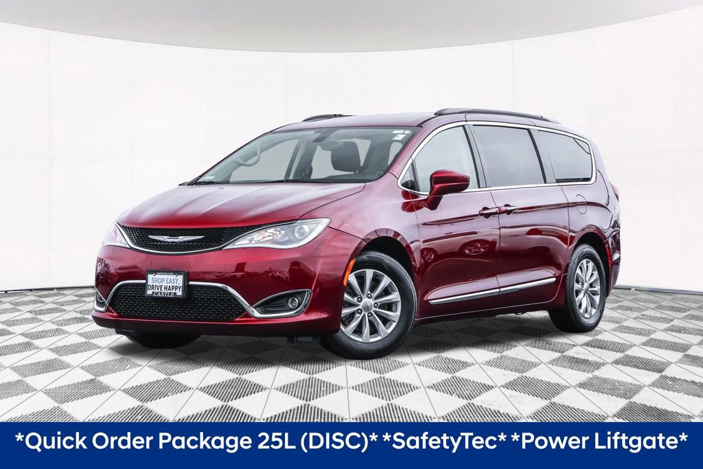 Used 2017 Chrysler Pacifica Touring-L image 2