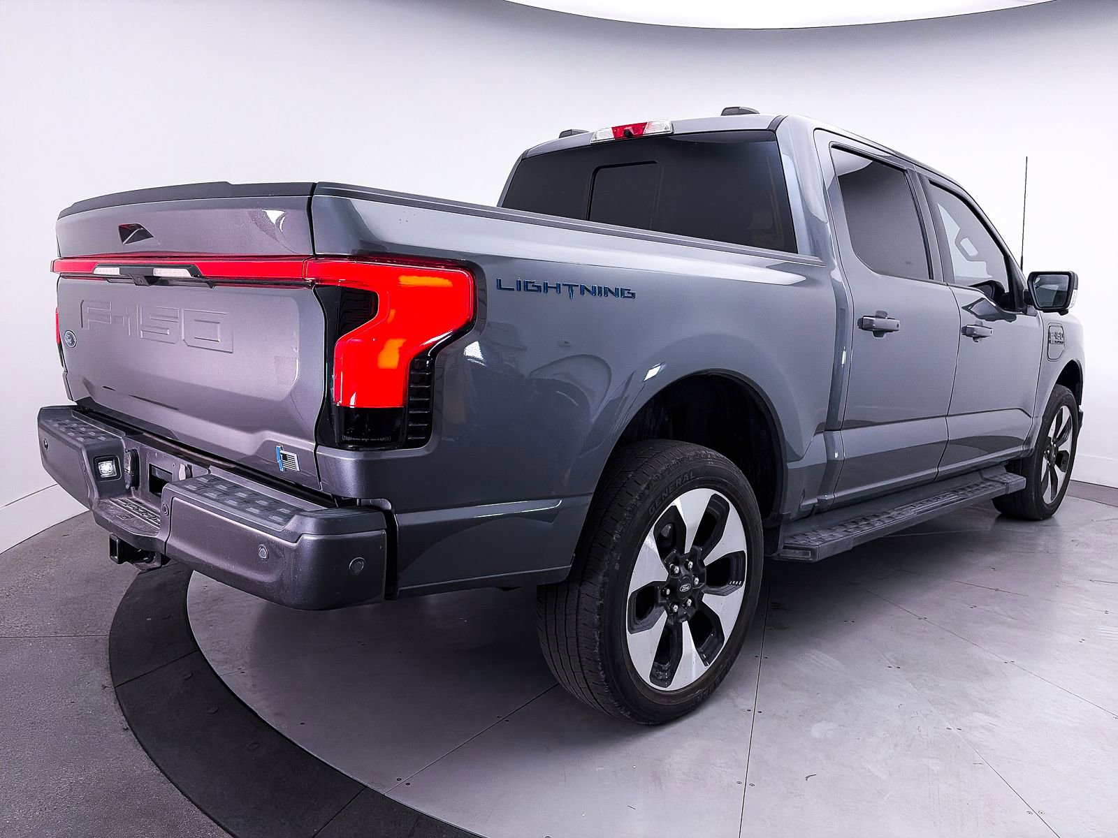 Used 2023 Ford F150 Lightning Platinum AWD/4WD image 18