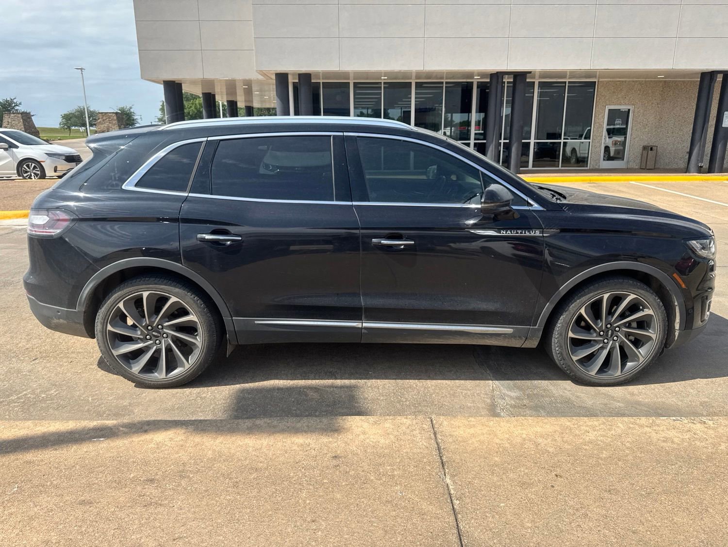 Used 2020 Lincoln Nautilus Reserve w/ Equipment Group 201A FWD image 8
