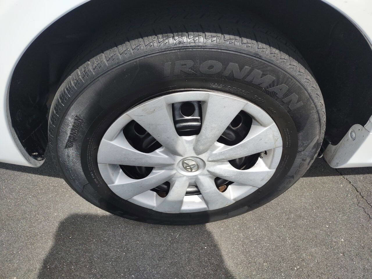 Used 2009 Toyota Corolla LE FWD image 25