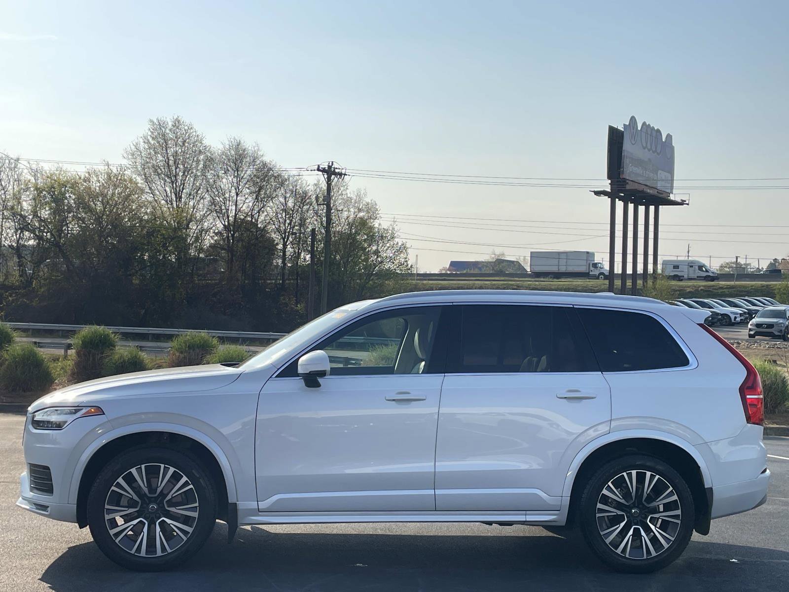 Used 2022 Volvo XC90 T5 Momentum w/ Protection Package Premier image 4