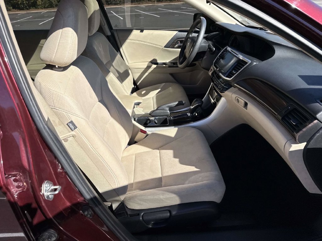 Used 2016 Honda Accord EX image 7