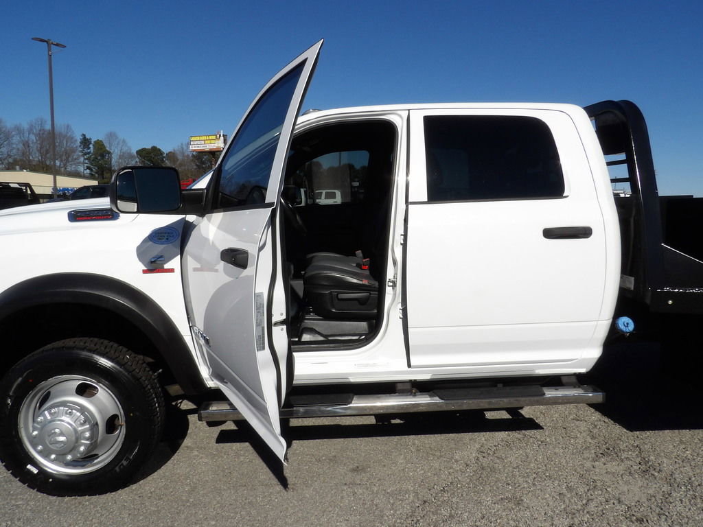 Used 2021 RAM 4500 Tradesman w/ Chrome Appearance Group image 13