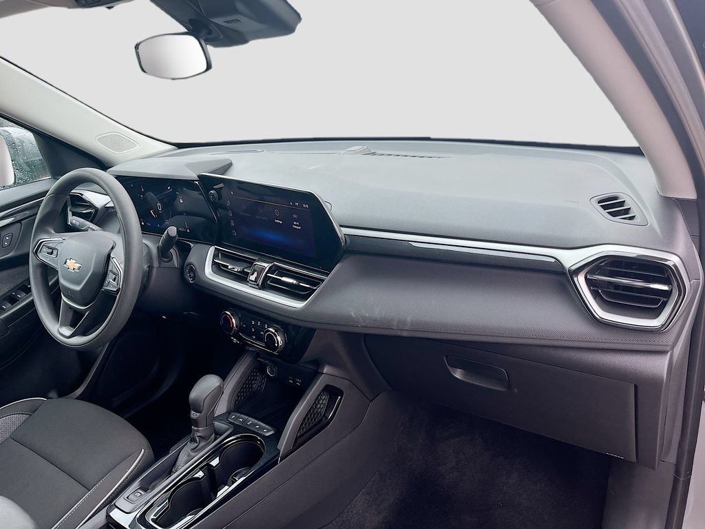 Used 2025 Chevrolet TrailBlazer LT FWD image 27