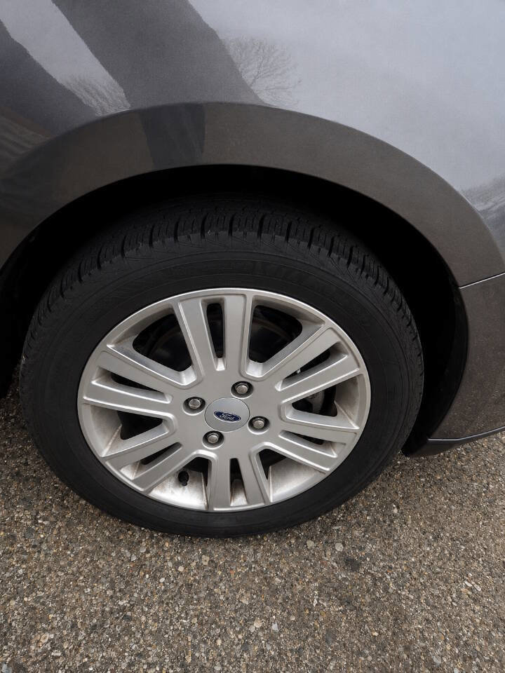 Used 2010 Ford Focus SEL FWD image 30