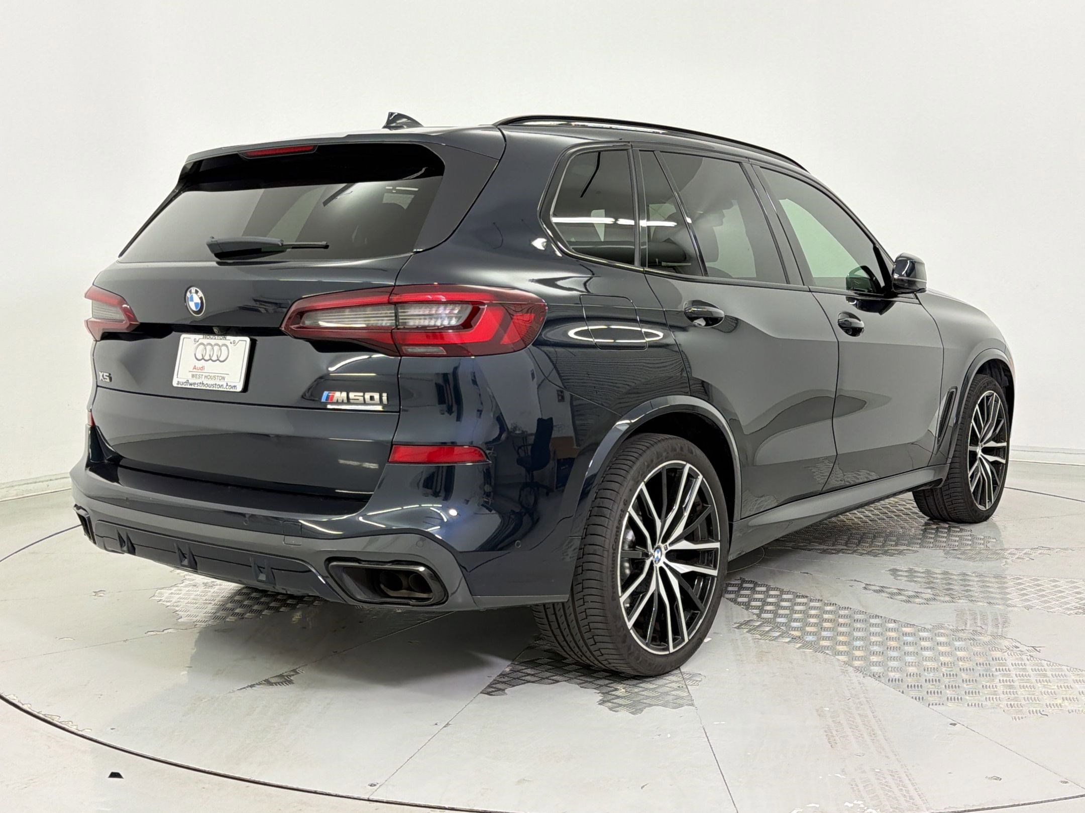 Used 2022 BMW X5 M50i w/ Dynamic Handling Package image 9