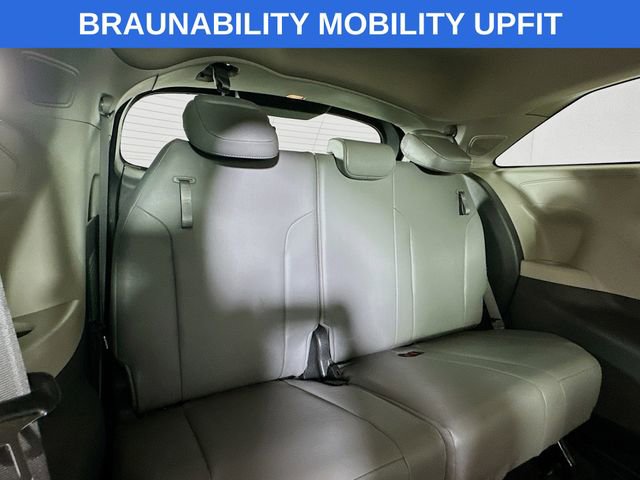 Used 2021 Toyota Sienna XLE w/ XLE Plus Package image 27