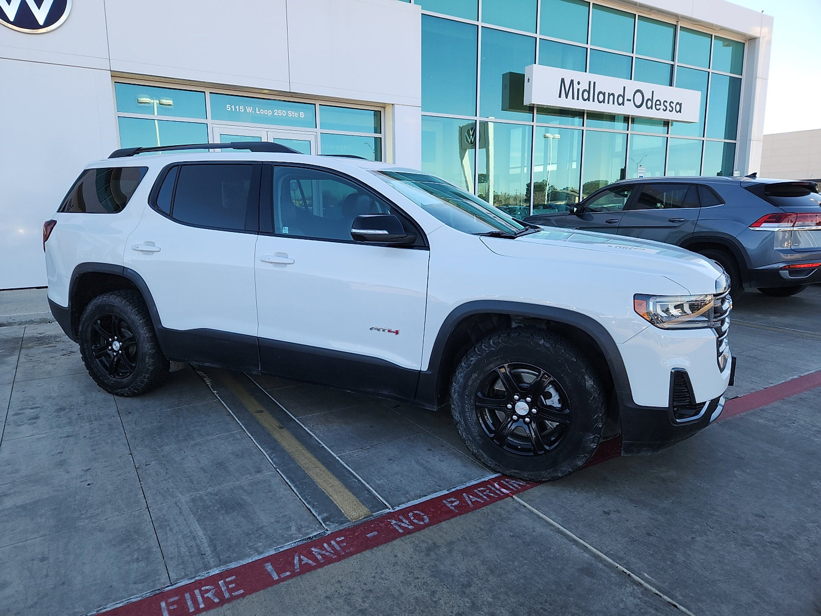 Used 2023 GMC Acadia AT4 w/ Technology Package image 8