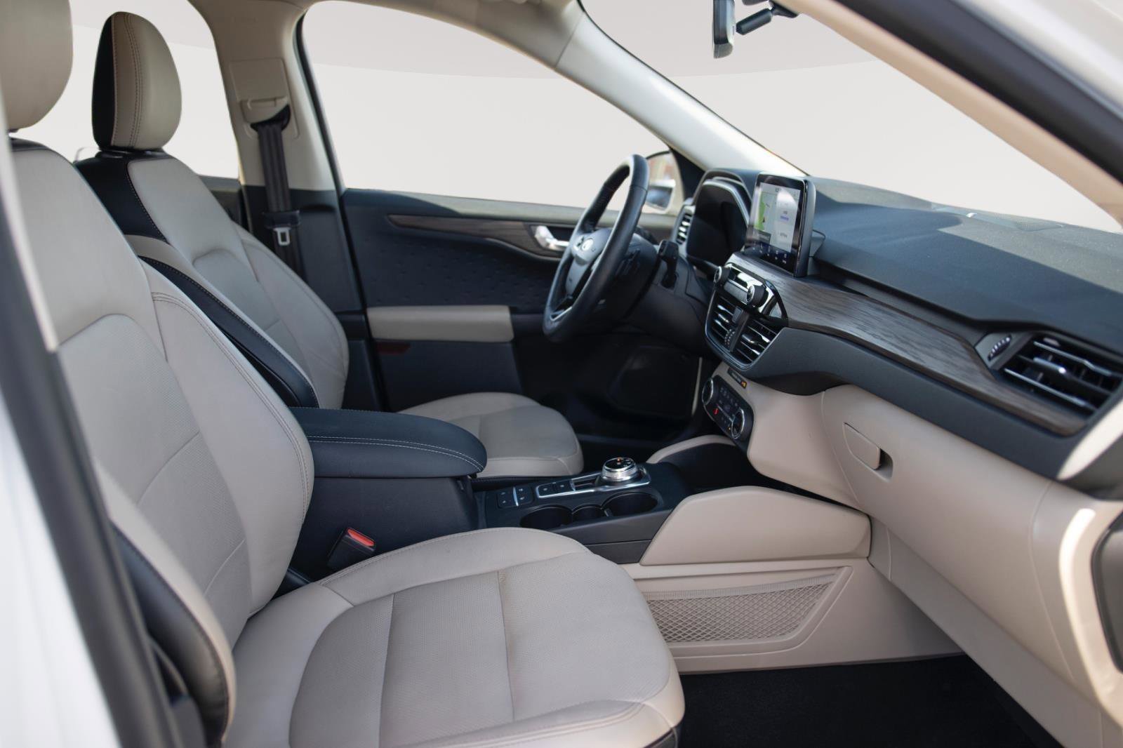 Used 2020 Ford Escape Titanium image 17