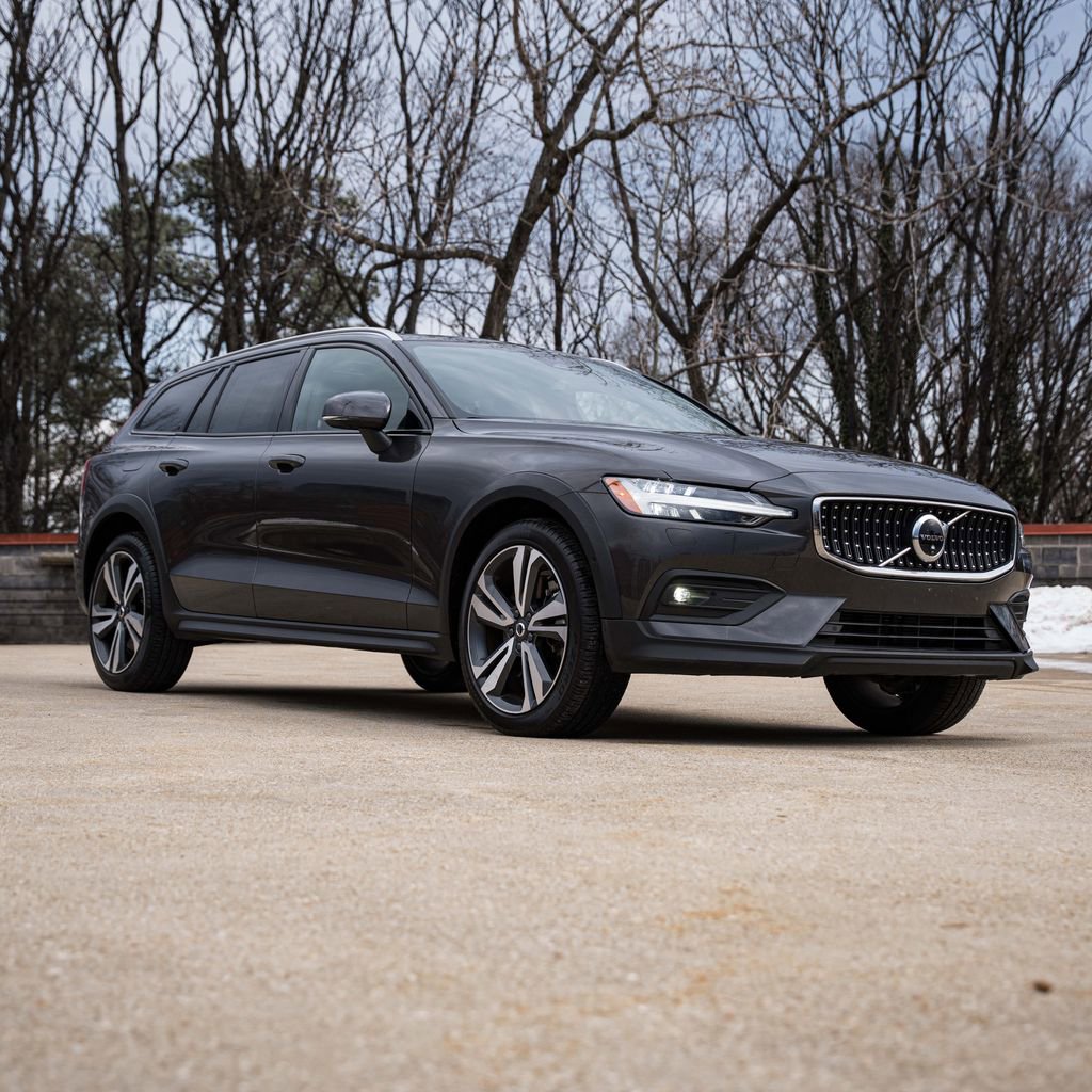 Certified 2025 Volvo V60 B5 Cross Country Plus image 7