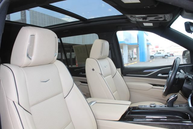 Used 2024 Cadillac Escalade Premium Luxury w/ Performance Package AWD/4WD image 16