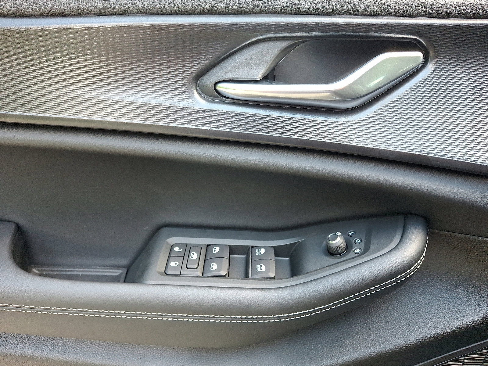 New 2025 Jeep Grand Cherokee L Altitude image 8