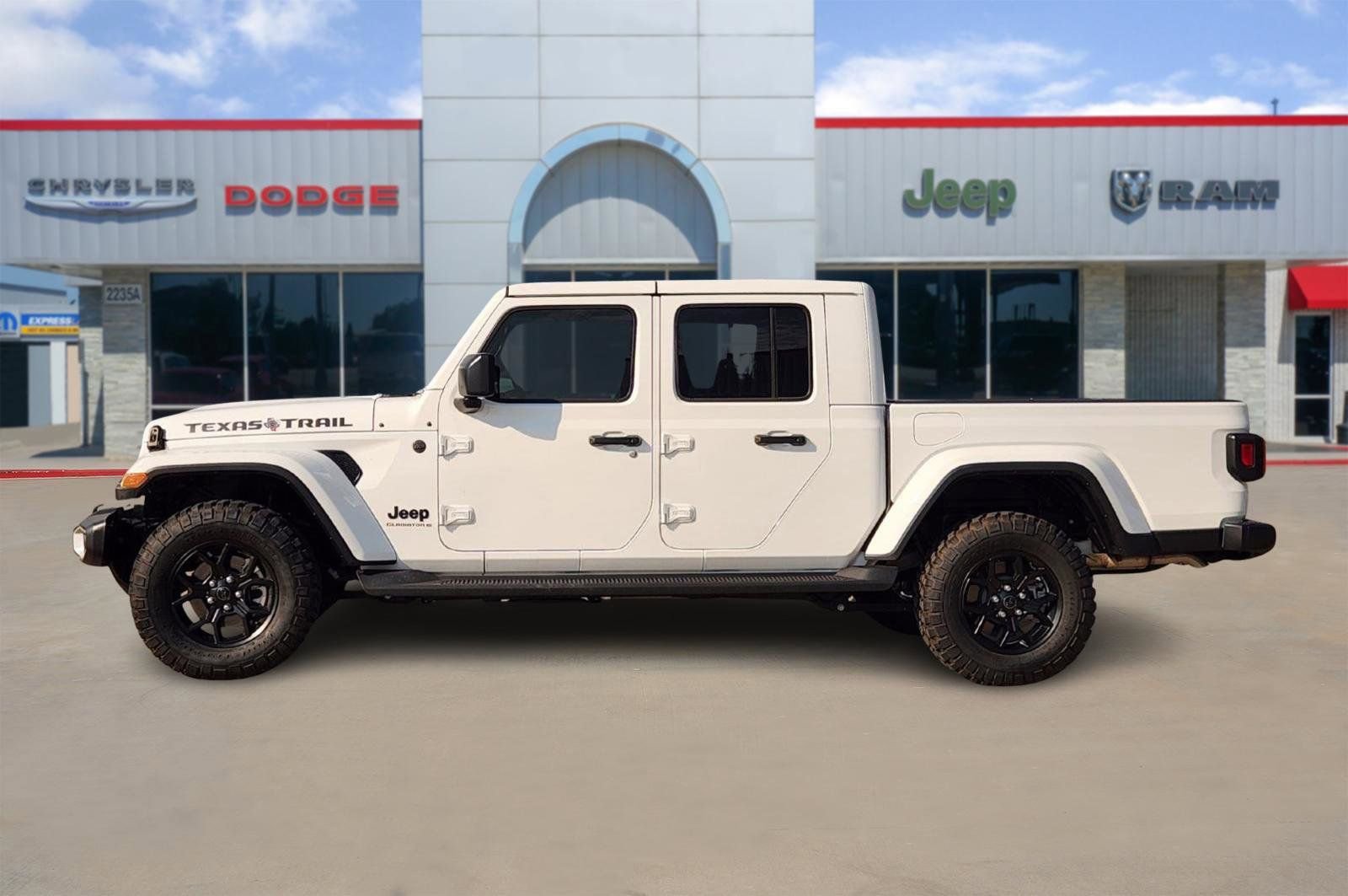 New 2025 Jeep Gladiator Sport image 3