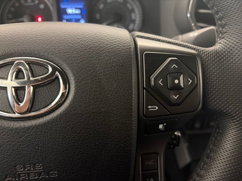 Used 2022 Toyota Tacoma TRD Off-Road w/ Technology Package AWD/4WD image 24