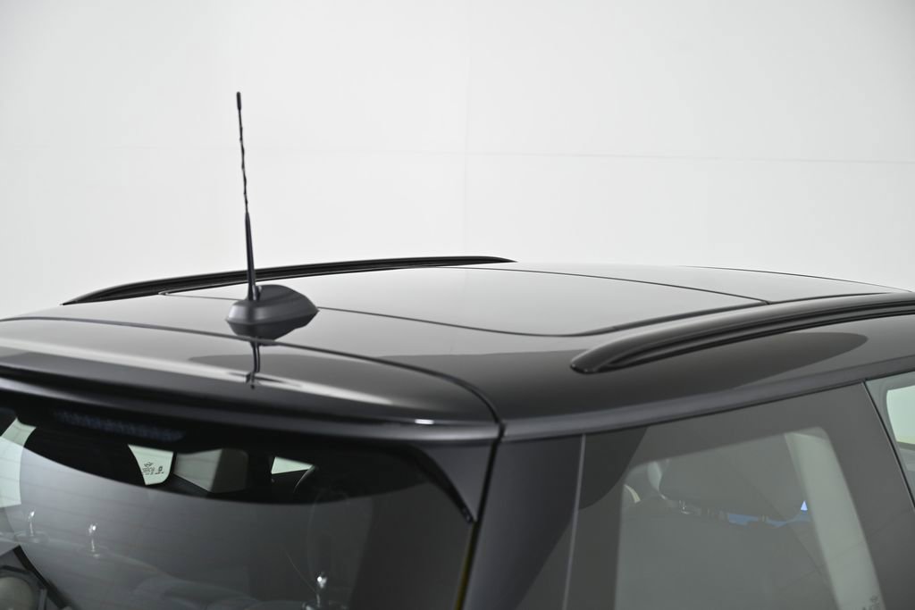 Certified 2025 MINI Cooper S FWD image 11