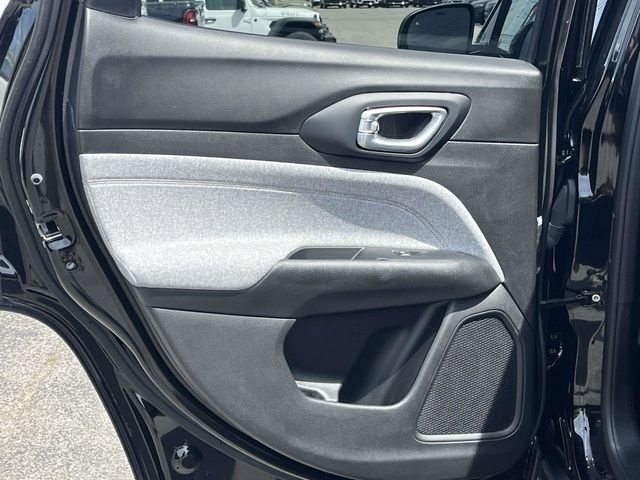 Used 2023 Jeep Compass Latitude image 16