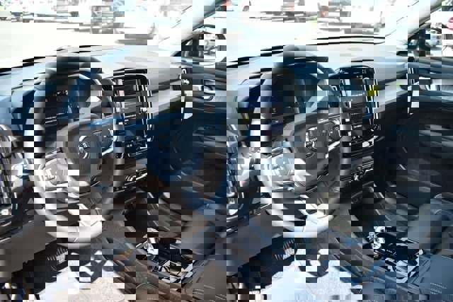 Used 2025 Volvo XC40 B5 Plus w/ Climate Package image 7