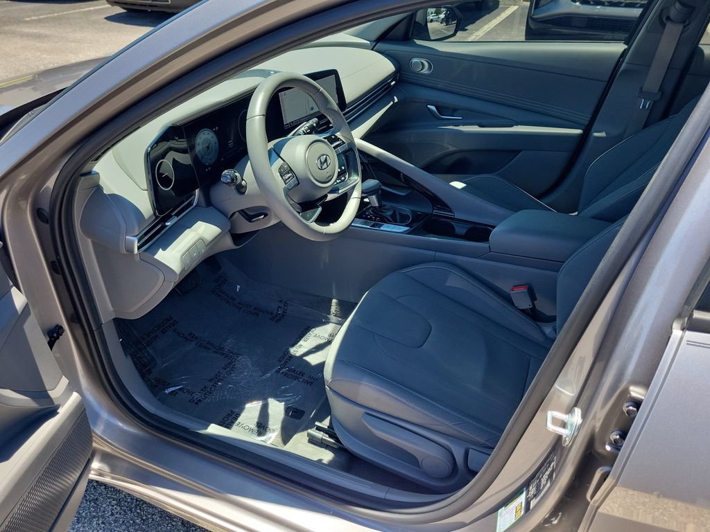 Used 2023 Hyundai Elantra SEL w/ Convenience Package FWD image 12